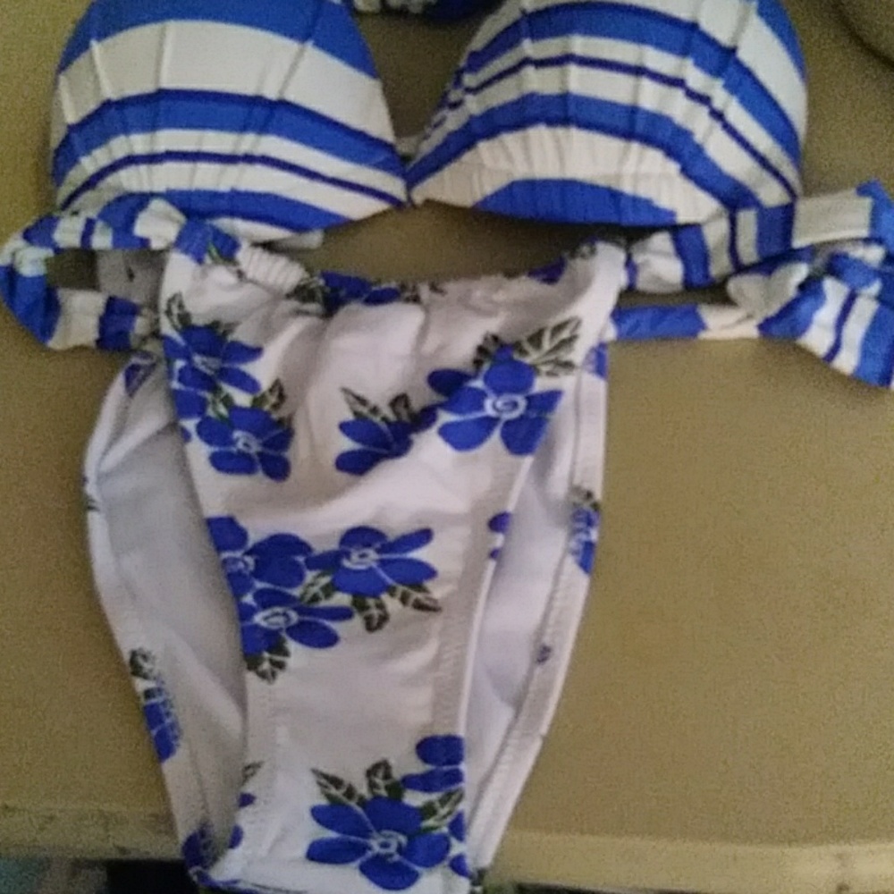 2 piece bikini set(never worn)